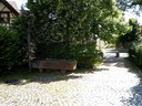 Der Röhrenbrunnen am Fußweg zum Judenfriedhof.