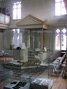 Der eigentliche Synagogenraum wurde in seinem ursprünglichen Aussehen wiederhergestellt und dient heute als Museum